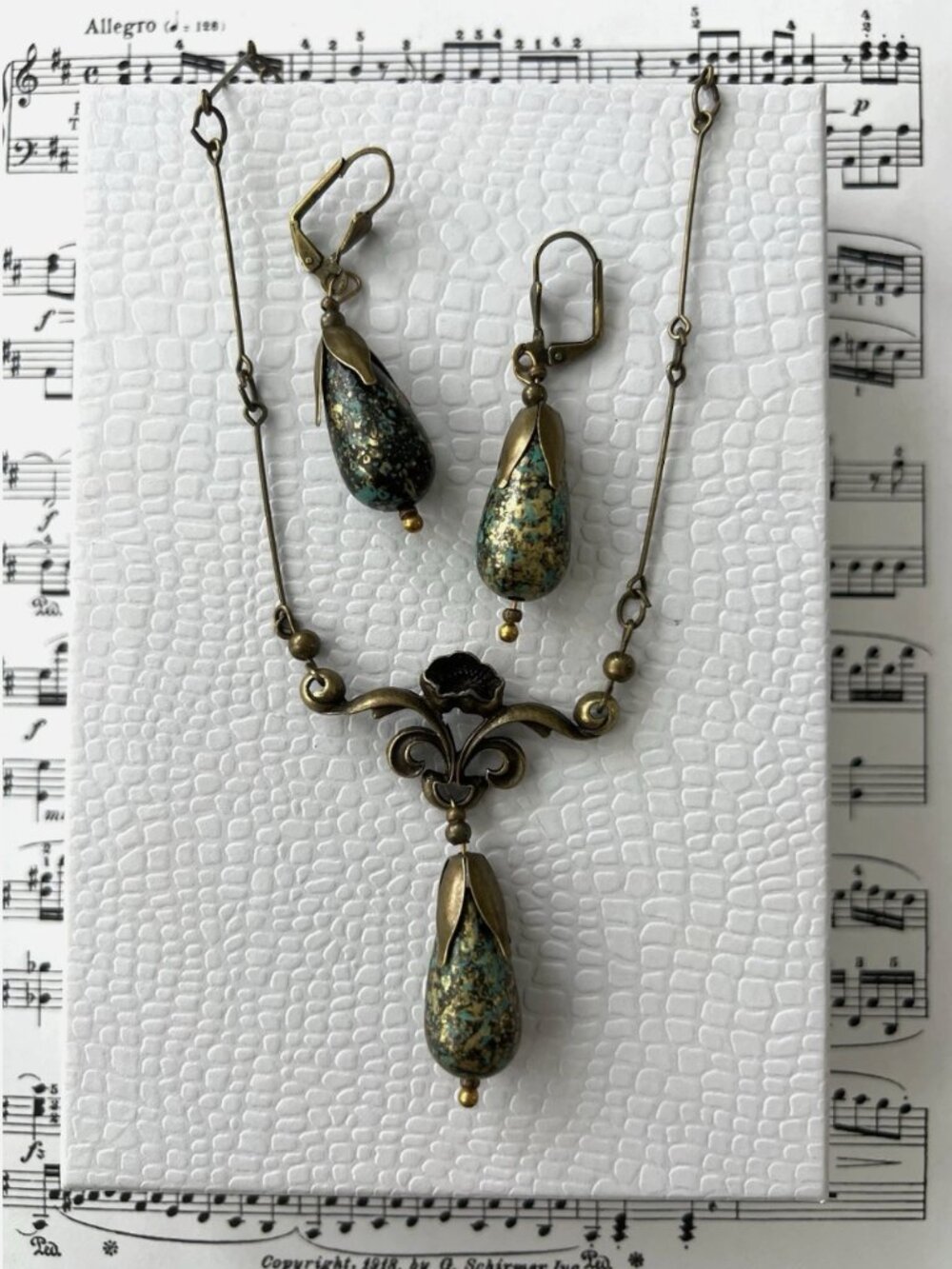 NWOT-Vintage Brass Tone Turquoise Art Flower Dangle Earrings & Pendant Set Boho